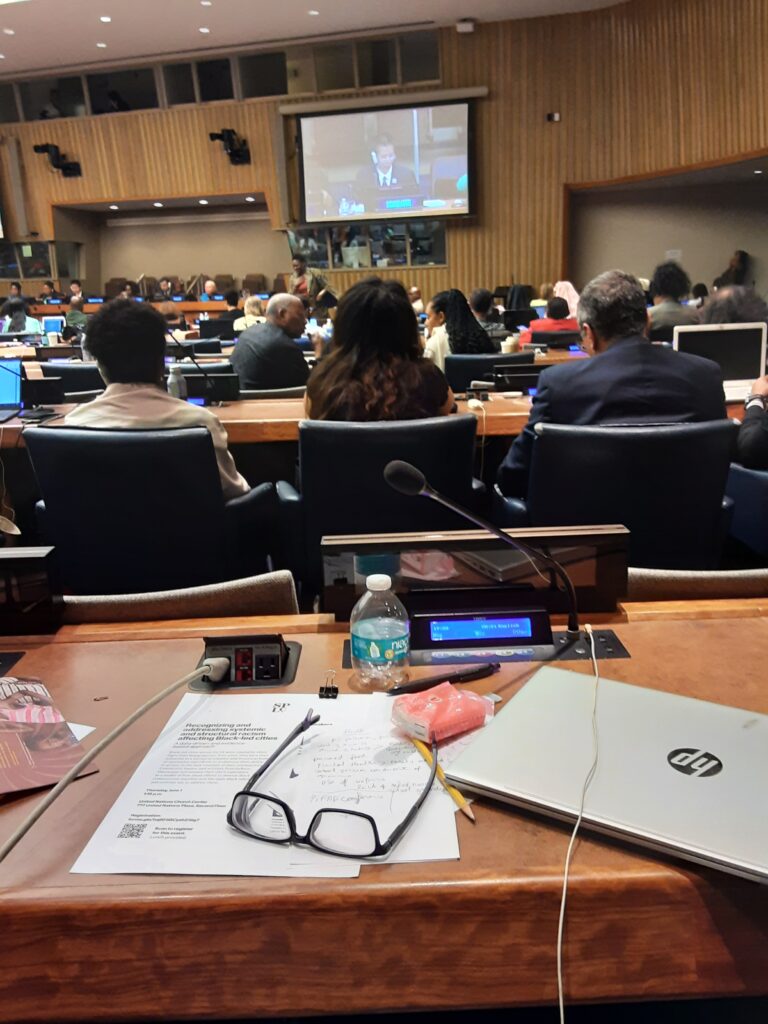 My desk during an interpreting and PA assignement at the U.N in 2023. Working with the CNR Martinique as their interpreter/content management & communication specialist in New York.